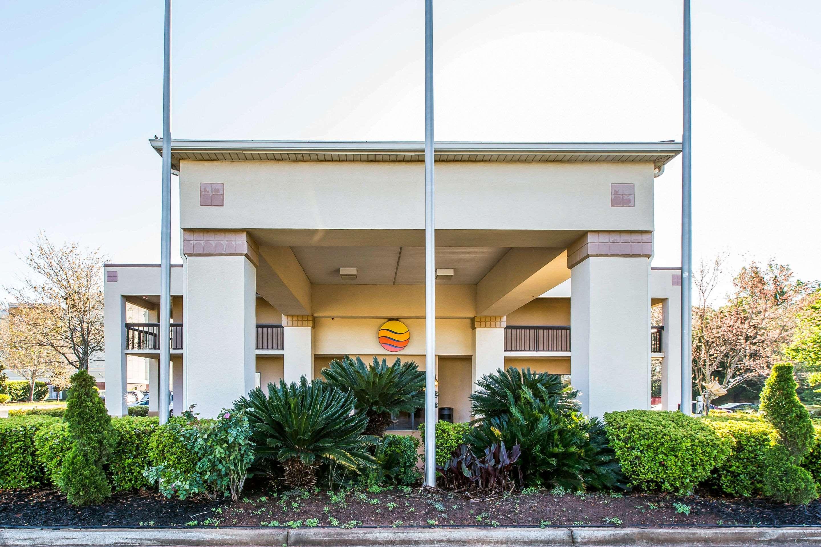 Clarion Pointe I-75 Hotel Forsyth