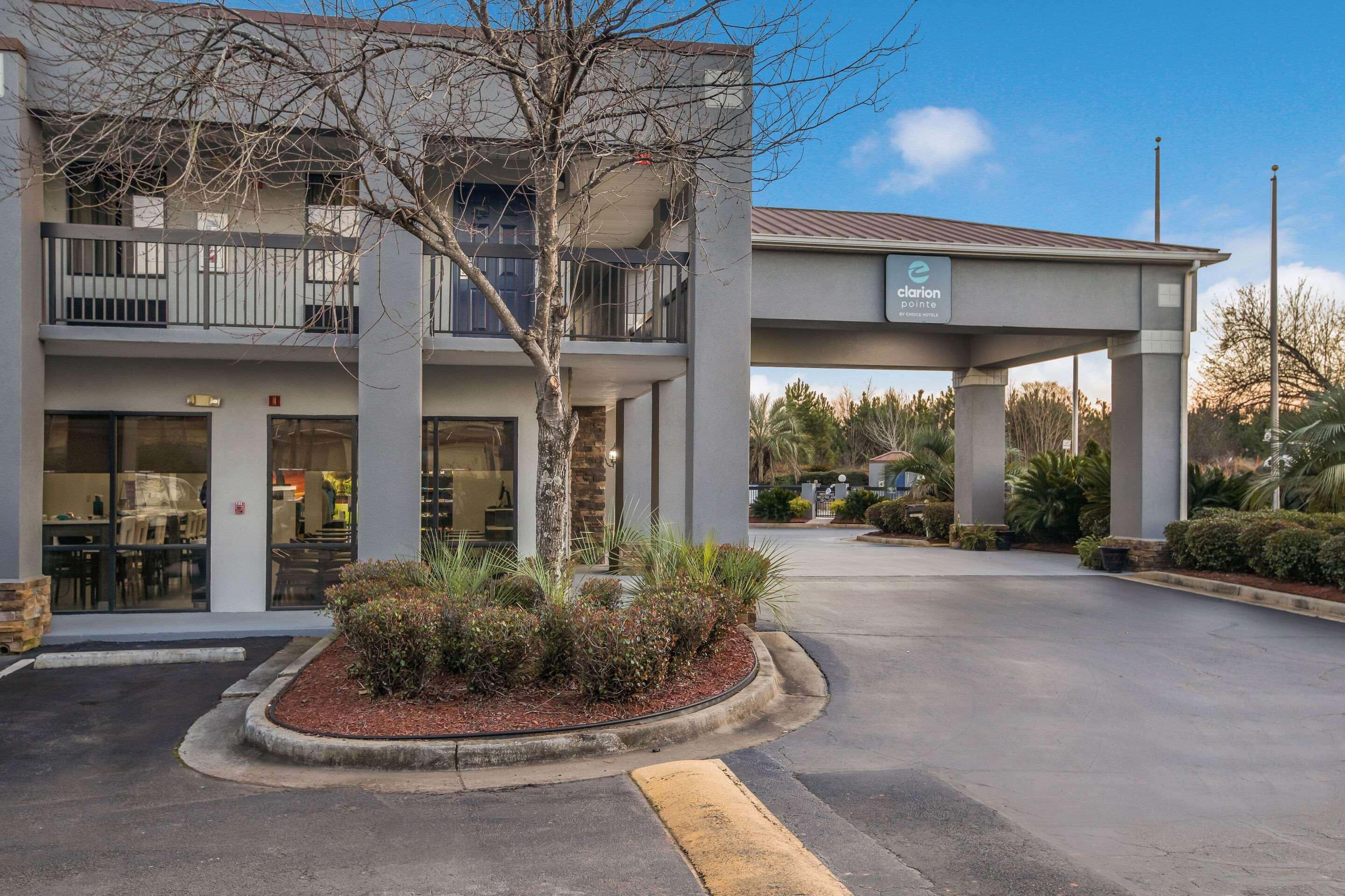 Clarion Pointe I-75 Hotel Forsyth
