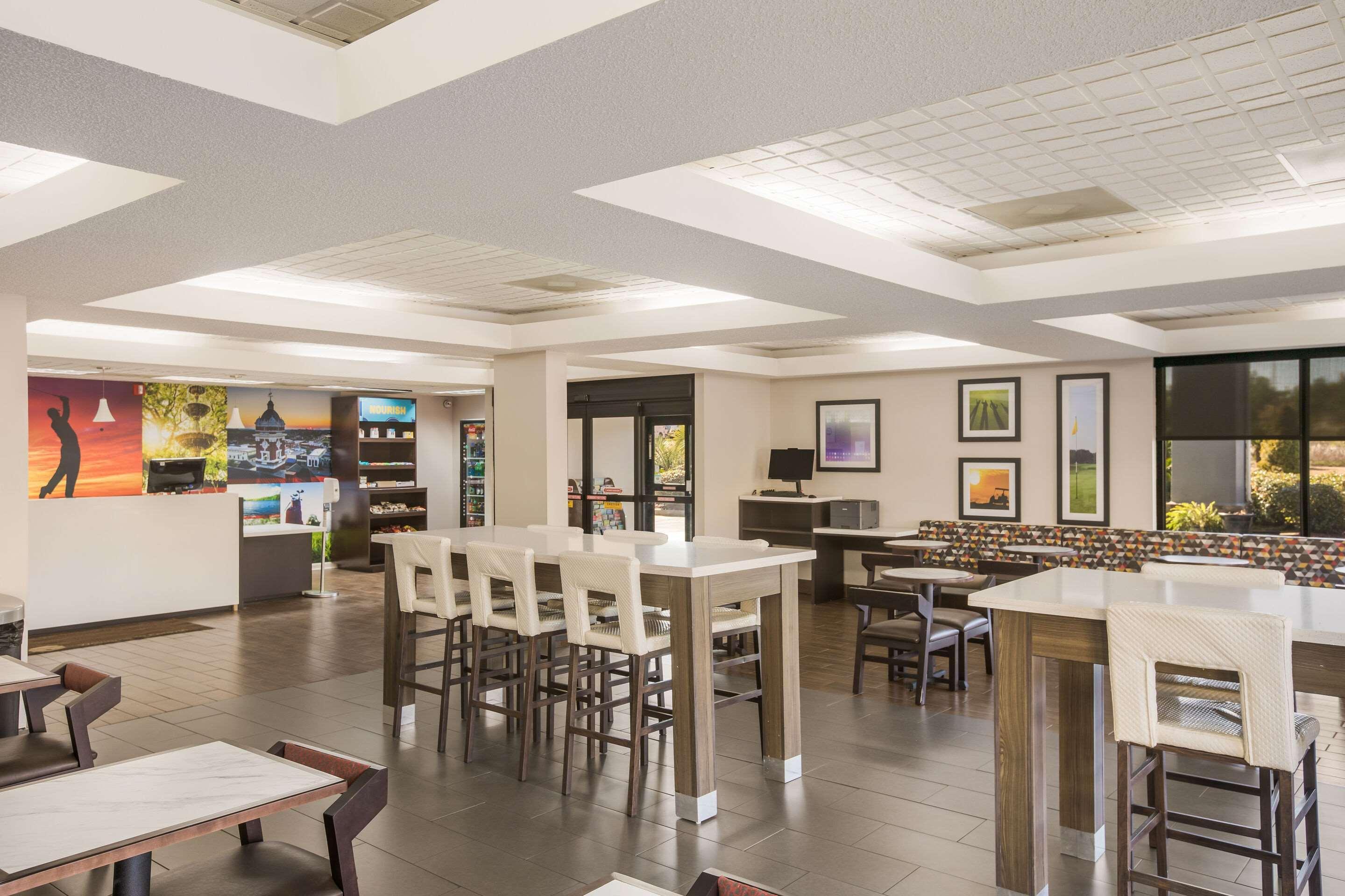 Hotel Clarion Pointe I-75