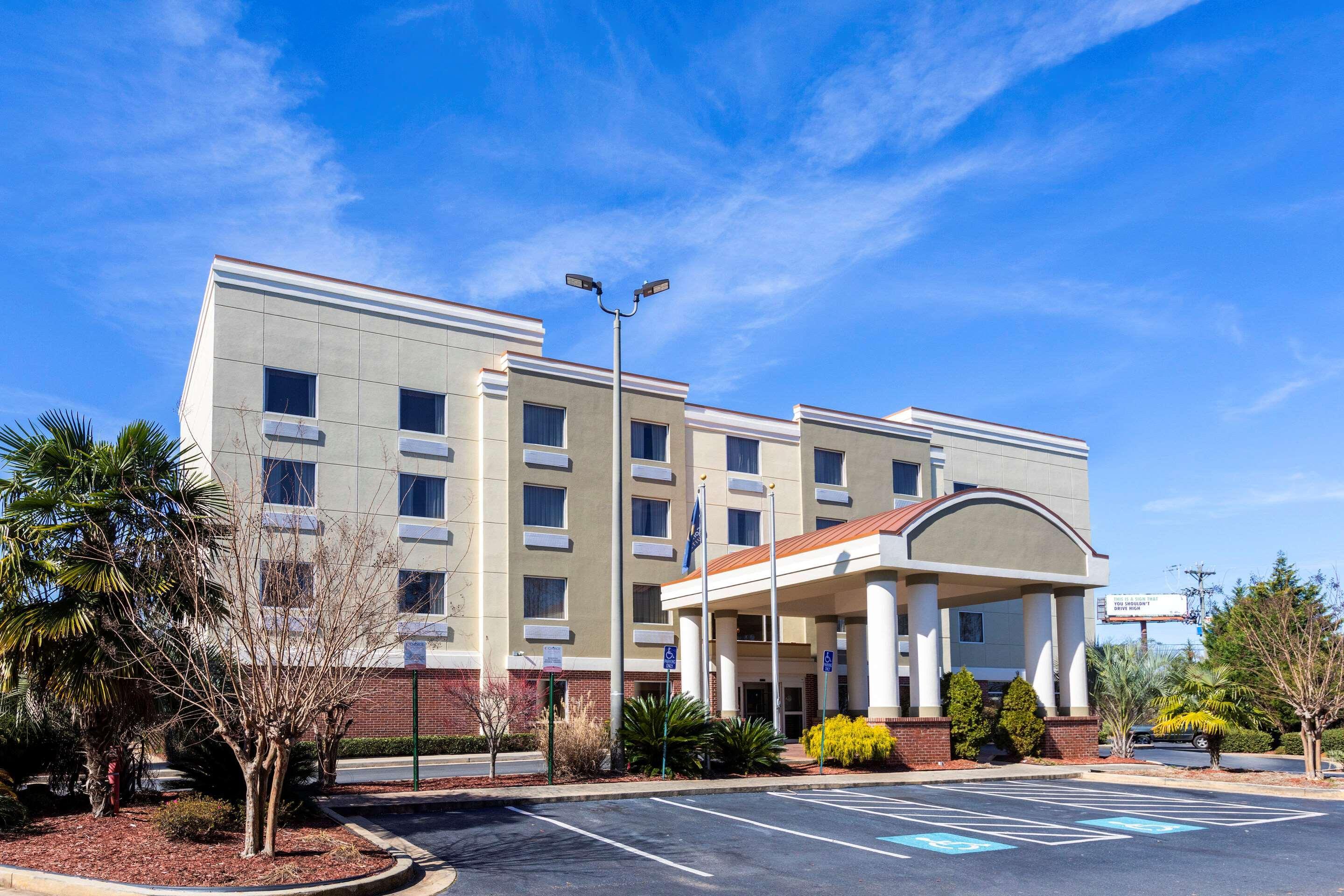 Clarion Pointe I-75 2* Forsyth