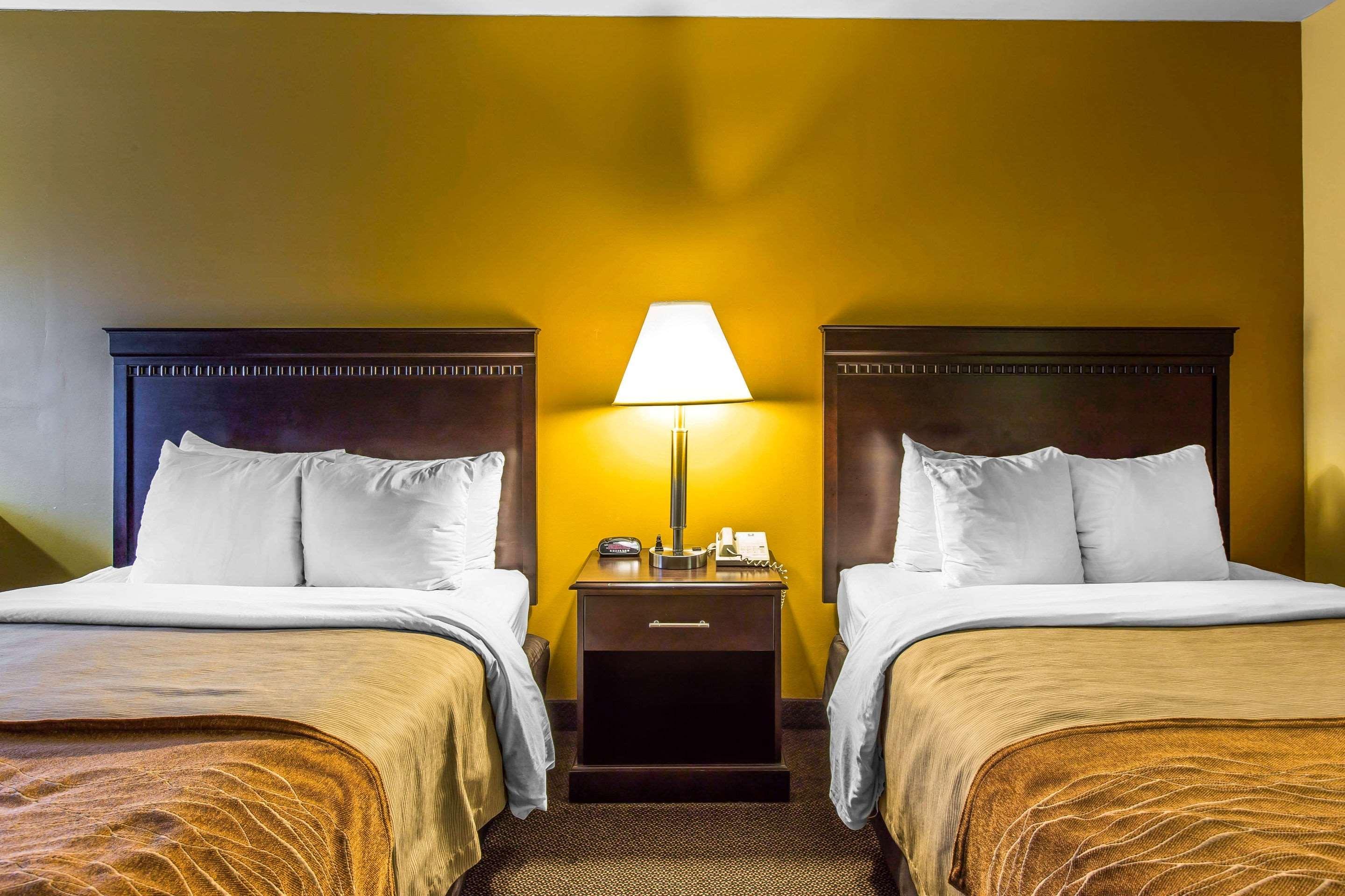 Clarion Pointe I-75 Hotel Forsyth