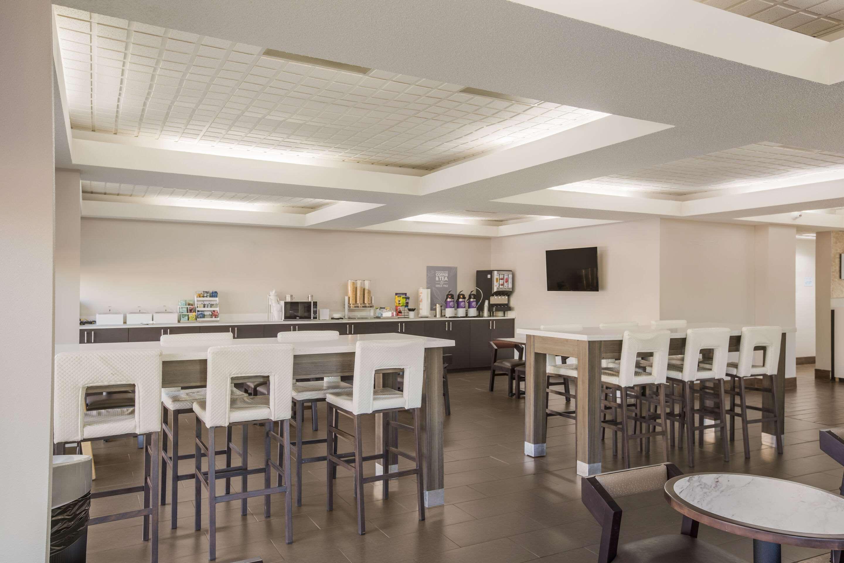 Clarion Pointe I-75 Hotel Forsyth