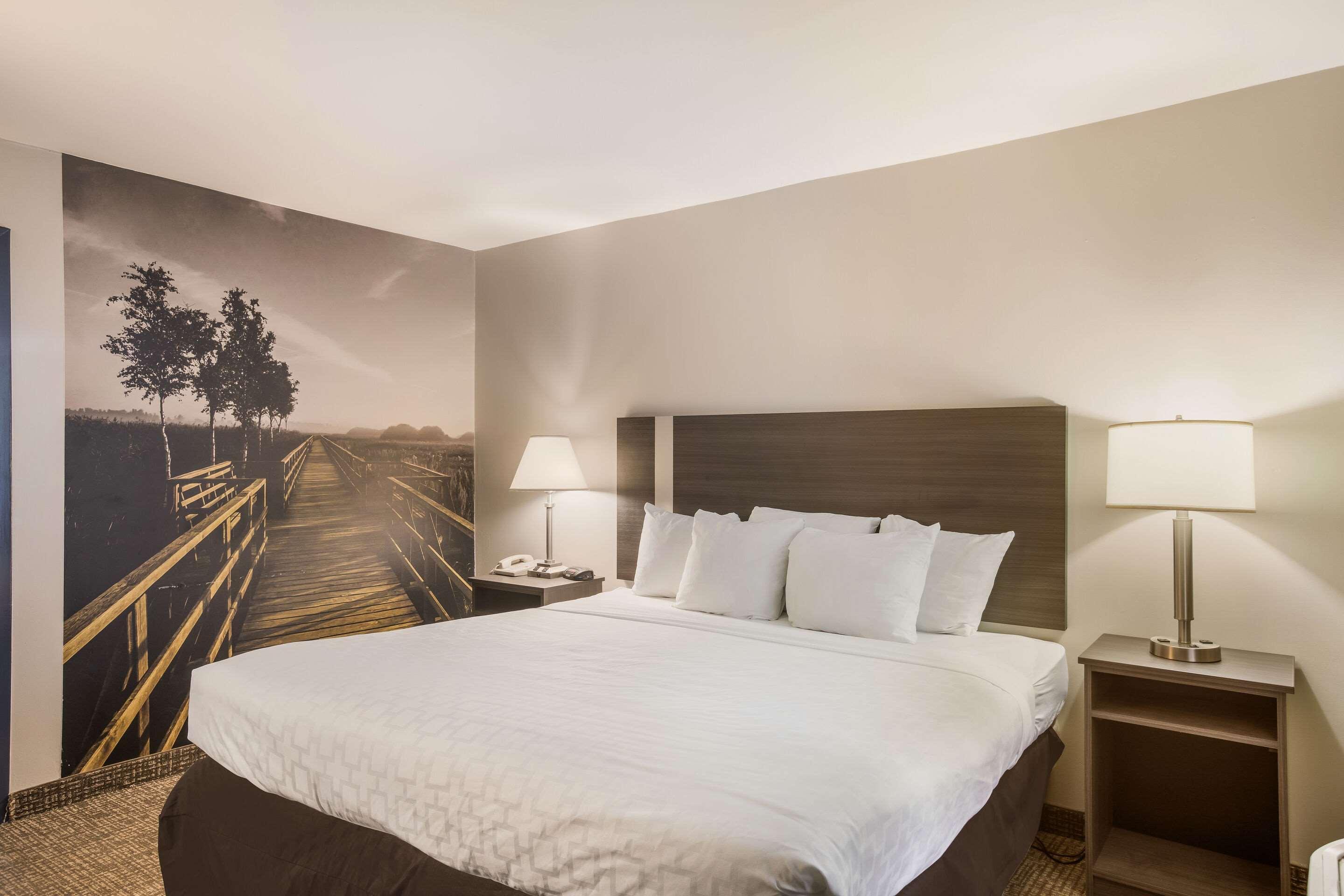 Clarion Pointe I-75 Hotel 2*